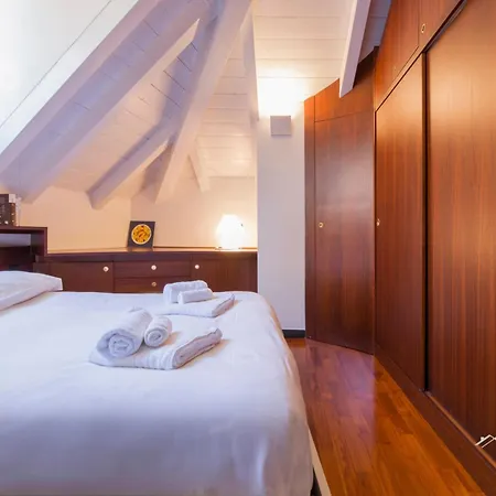 Aquarium 5'| 1br | A/c| By Tilo